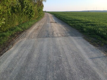 Modernisierte Wege dienen nicht nur der Landwirtschaft, sondern auch den Freizeitsuchenden.