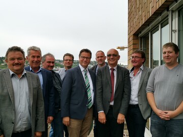 Der Vorstand des Landesverbandes Erwerbsobstbau hat sich zum Austausch mit Landwirtschaftsminister Peter Hauk in Stuttgart getroffen. 
