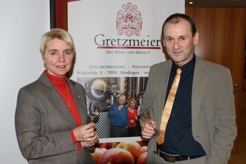 Elvira und Heinrich Gretzmeier auch Merdingen erhielten den LUI 2013 fr die Idee einer Vakuum-Solar-Brennerei.