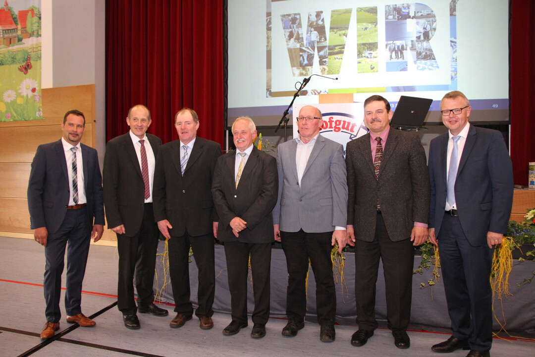 Über 140 ehrenamtliches Engagement bringen die altersbedingt ausgeschiedenen Mitglieder aus dem Vorstand und Aufsichtsrat zusammen: (v. l.) Ralf Klenk, Manfred Olbrich, Reinhold Gerner, Anton Weber, Friedrich Frank, Goffhard Schwarz und Martin Boschet.
