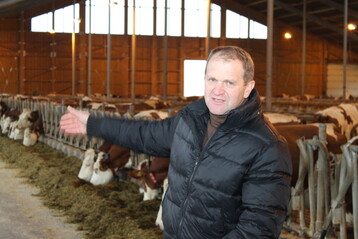 Milchviehhalter Thomas Zimmerer aus Bad Saulgau (Kreis Sigmaringen) ffnet seinen Hof fr Medienvertreter