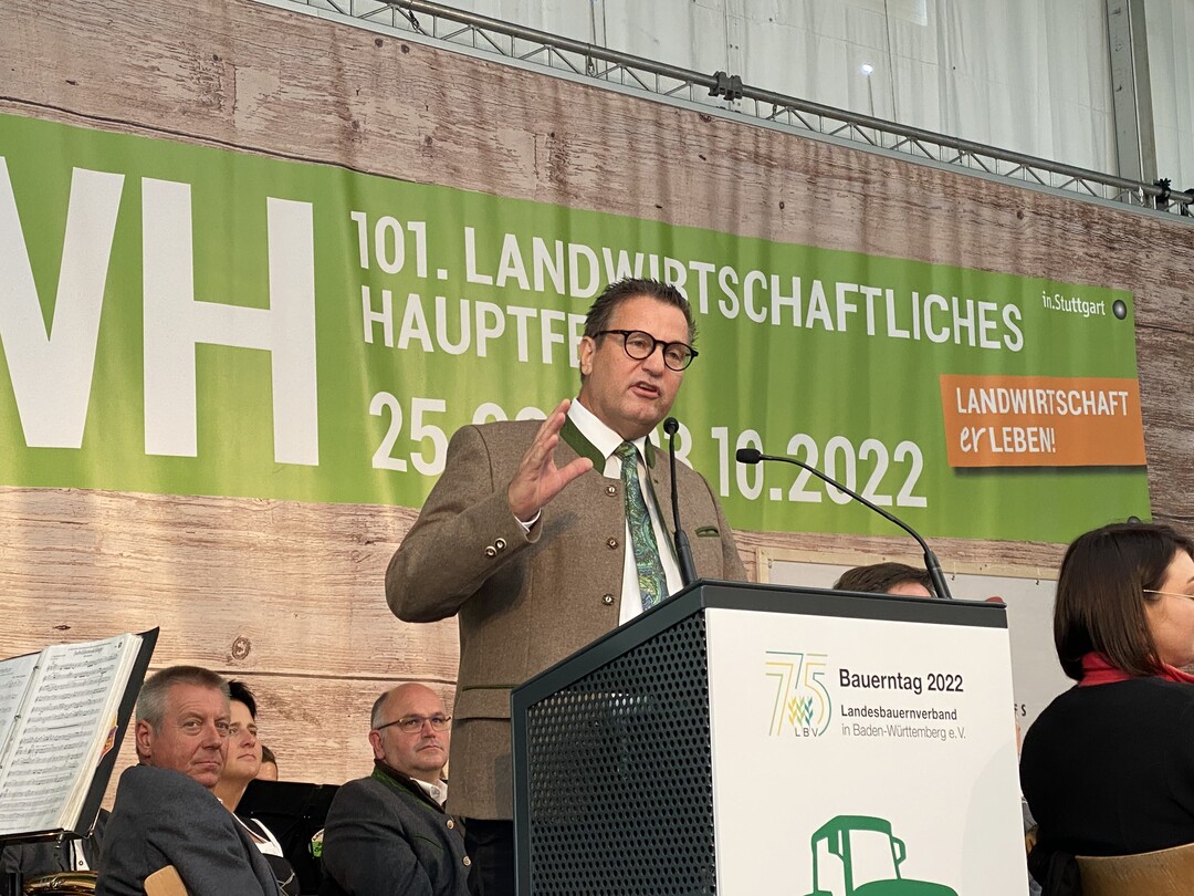 Der baden-wrttembergische Landwirtschaftsminister Peter Haukauf dem traditionellen Bauerntag whrend des Landwirtschaftlichen Hauptfestes.