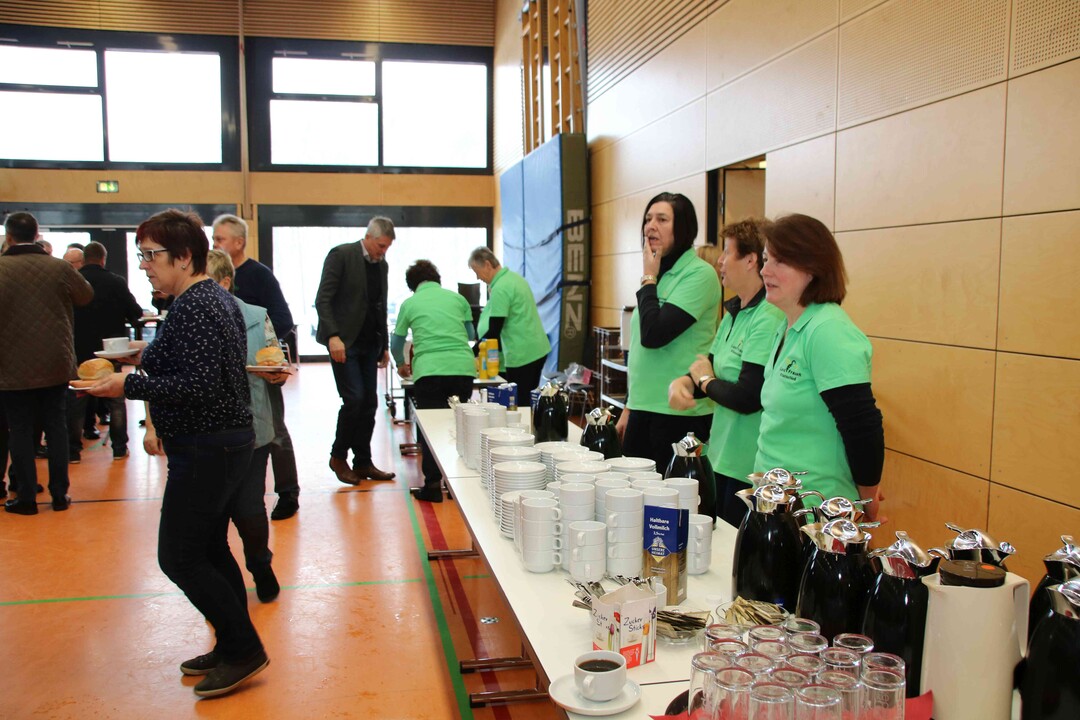Die Bewirtung der Mühlbachhalle ist während des Bauerntags fest in der Hande der LandFrauen Lonsee-Ettlenschieß.