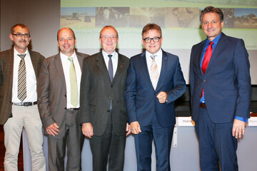 Teilnehmer der Podiumsdiskussion bei der LBV-Mitgliederversammlung (v.l.): Moderation von Detlev Steinert, Chefredakteur dlz-Agrarmagazin, Mnchen, Martin Hahn, Agrarsprecher der Grnen, Thomas Reusch-Frey, Agrarsprecher der SPD-Fraktion, Guido Wolf, Vorsitzender der CDU-Fraktion und Dr. Hans-Ulrich Rlke, Vorsitzender der FDP-Fraktion.