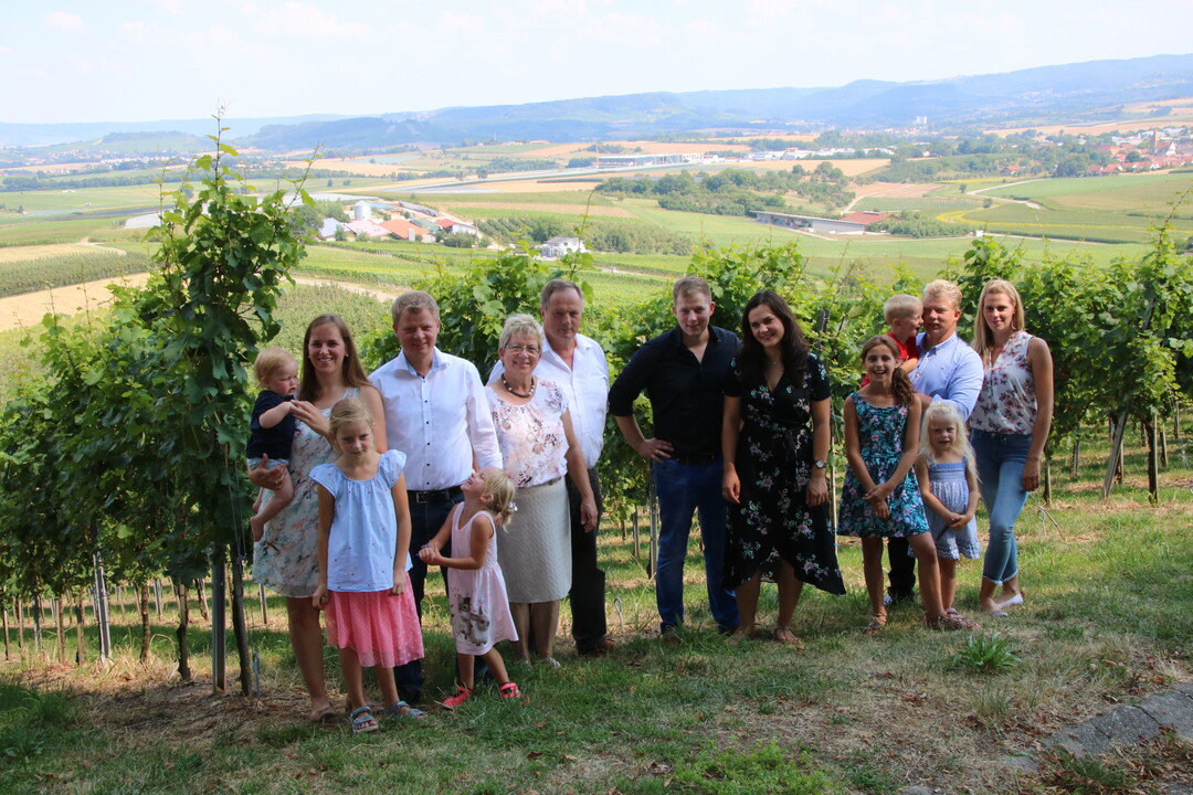 Vier Generationen der Familie Weibler leben in Bretzfeld-Siebeneich, wo die Familie bereits seit 400 Jahren Landwirtschaft betreibt.