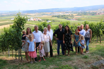 Vier Generationen der Familie Weibler leben in Bretzfeld-Siebeneich, wo die Familie bereits seit 400 Jahren Landwirtschaft betreibt.