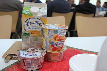 Nicht mal ein Jahr nach der bernahme will die Unternehmensgruppe Theo Mller (UTM) das traditionsreiche Werk in Heilbronn, in dem seit vielen Jahren die Jogurts und Dessert der Marke Landliebe hergestellt werden, schlieen. Auch das Werk in Schefflenz soll bis Sommer 2026 schrittweise stillgelegt werden.