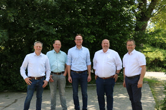 (v. l.) Martin Linser, BLHV; Georg Leuter, Hofgl�ck-Landwirt; Christian Danner, Ortenauer Weinkeller; J�rgen M�der, EDEKA S�dwest; J�rgen Maurer, LBV