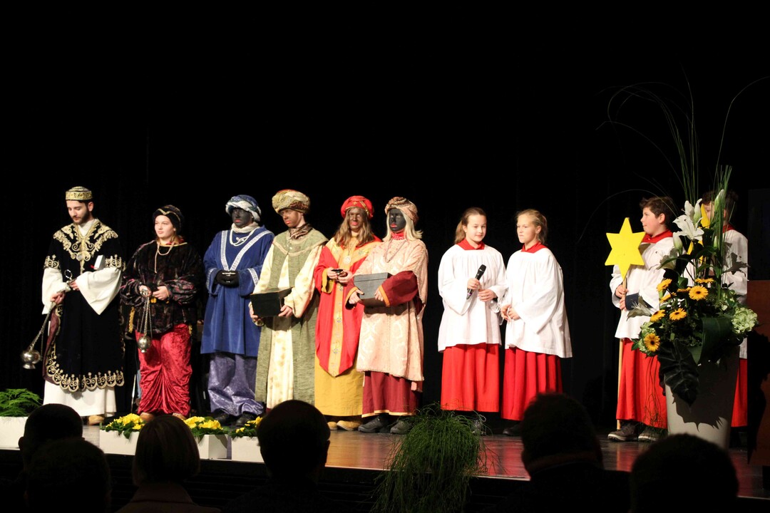 Zum Abschluss der Veranstaltung kamen die Sternsinger und bermittelten Segenswnsche an die Gste.
