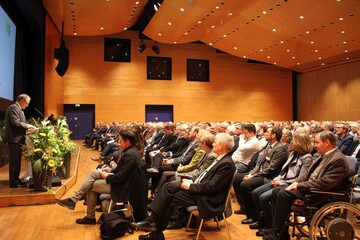Die Kultura-Festhalle in hringen war bis auf den letzten Platz belegt.