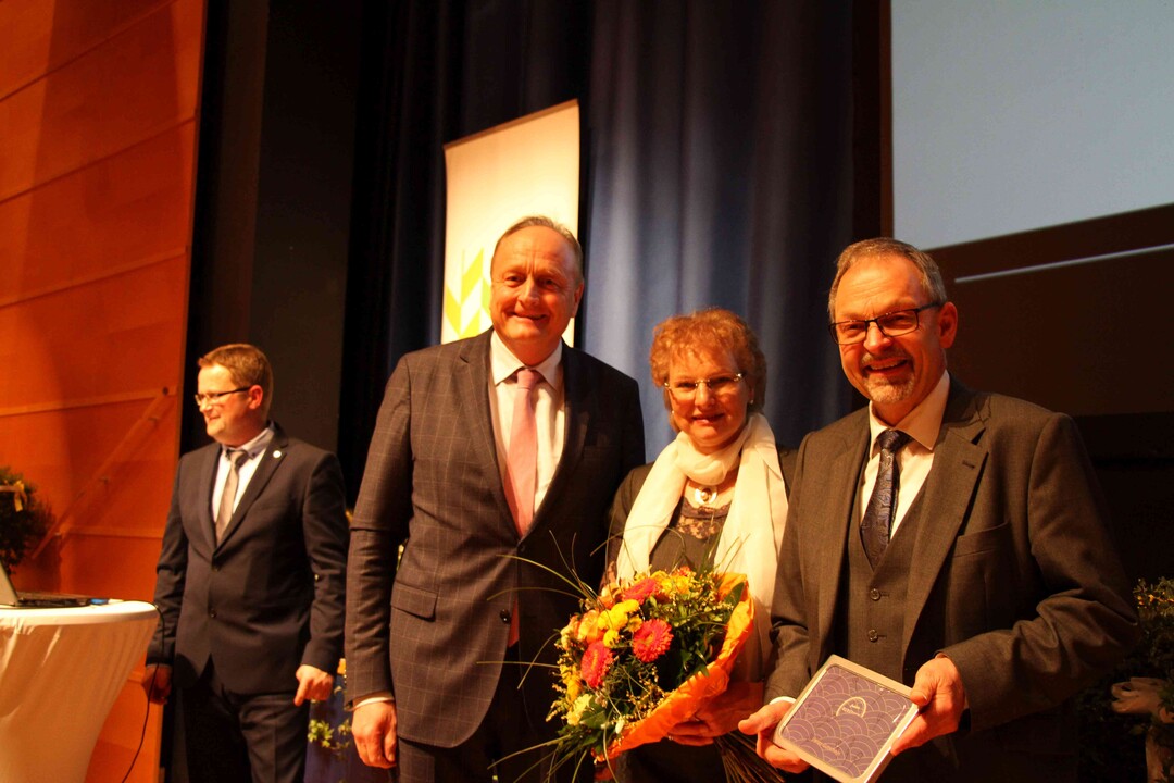Fr den scheidenden Vorsitzenden des BV Schwbisch Hall-Hohenlohe-Rems, Klaus Mugele, gab es zahlreiche Geschenke.