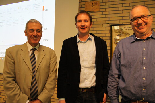 Wie lsst sich Energie auf den Betrieben einsparen? Das diskutierten (v. l. n. r.): Prof.Dr. Thomas Jungbluth vom Institut fr Agrartechnik an der Uni  Hohenheim, Thomas Weil von der LSZ Boxberg und Mathias Harsch vom LAZBW Aulendorf.