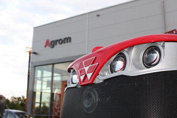 Mit Agrom Gltstein findet der Service fr Massey Ferguson in den Groraum Herrenberg.