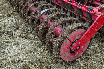 Blattfederwalzen sind relativ gut für tonige Böden und feuchtere Arbeitsbedingungen geeignet.
