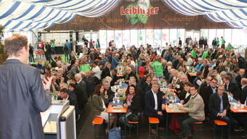 Volles Haus bei der Bauernkundgebung der Ravensburger Oberschwabenschau am 15. Oktober.