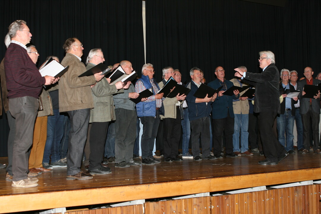Fr den festlichen Rahmen beim Kreisbauerntag sorgt der Bezirksmnnerchor Heidenheim