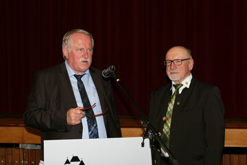 Ministerialdirigent Joachim Hauck (links) und Kreisvorsitzender Christian Ziegler stellen sich der Diskkussion