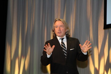 Prof. Dr. Thomas Jger erffnete mit seinem Impulsvortrag zu "Die transatlantischen Beziehungen zwischen NSA-Affre und VW-Skandal" den LBV-Unternehmertag 2016.