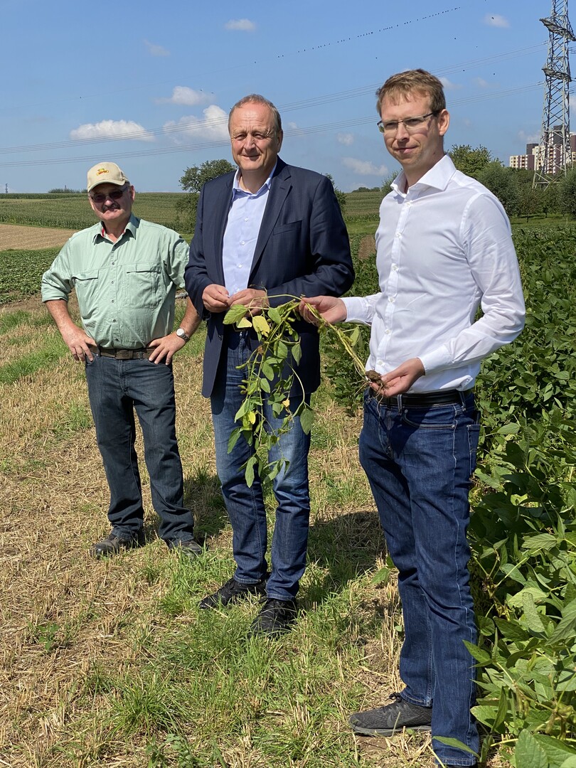  Landwirt Hartmut Brust, LBV-Prsident Joachim Rukwied und Dominik Modrzejewski, Referent fr pflanzliche Erzeugung im LBV.