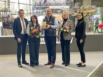 Freuen sich ber die Auszeichnung: (v.l.n.r.) Rainer Haske, Dr. Schwerdtfeger Personalberatung GmbH & Co. KG; Donna Hving, Florian Brandt, Dorothee Renzelmann, LVD Bernard Krone GmbH und Birte Bollhorst, Dr. Schwerdtfeger Personalberatung GmbH & Co. KG.