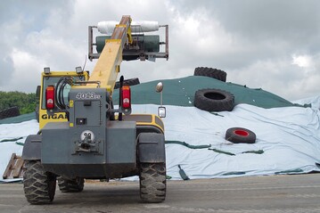 Wenn beispielsweise Silofolien ihre Aufgabe erfüllt haben, sollte man diese einer umweltgerechten Versorgung zuführen.