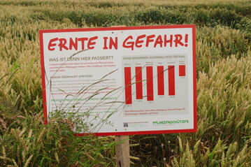 Lust, ber ein Infoschild zum Pflanzenschutz mit der Gesellschaft in einen konstruktiven Dialog zu kommen, wie mit diesem Schild im Alb-Donau-Kreis? Die Anmeldung bei "Schau ins Feld!" ist ab sofort mglich.