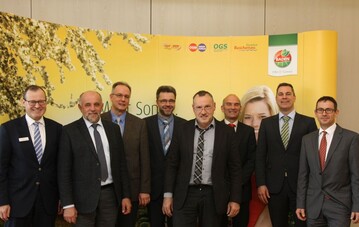 Die Mitglieder des Marktkontors von links: Dr. Roman Glaser, Werner Rpple, Hans Lehar, Geschftsfhrer OGA Nordbaden eG, Dr. Ansgar Horsthemke, Geschftsfhrer Marktkontor, Lorenz Boll, Geschftsfhrer Erzeugergromarkt Sdbaden eG, Wendelin Obrecht, Vorstandsvorsitzender Obstgromarkt Mittelbaden eG, Johannes Bliestle, Geschftsfhrer Reichenau-Gemse eG und Andreas Keller, Vorstandsvorsitzender Reichenau-Gemse eG. 