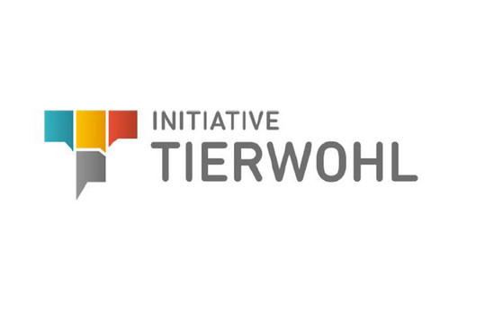 Die Initiative Tierwohl untersttzt Landwirte dabei, ber die gesetzlichen Standards hinausgehende Manahmen zum Wohl ihrer Nutztiere umzusetzen.
