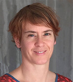 „In feuchten Jahren mit wenig Sonneneinstrahlung sind Bäume ungünstig, weil sie zusätzlich beschatten. Aber wir steuern mit dem Klimawandel ja eher auf trockenere Jahre hin und da sind sie von Vorteil.“ - Mareike Jäger