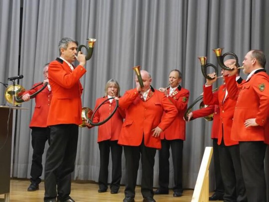 Die Reiterliche Jagdhornblser-Gruppe aus Donzdorf sorgte gewohnt ausgezeichnet fr musikalische Tne.