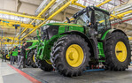 Traktorenmontage im Werk in Mannheim: Die Umsätze mit Großmaschinen und Lösungen für die Präzisionslandwirtschaft sind im ersten Quartal durch höhere Liefermengen und bessere Preise gestiegen.