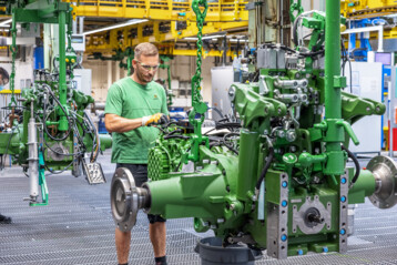 Fachkrfte gesucht: John Deere hat sich als hervorragender Arbeitgeber etabliert und diese Position nochmals ausgebaut. Dafr wurde das Unternehmen erneut als Top Employer in Deutschland ausgezeichnet.