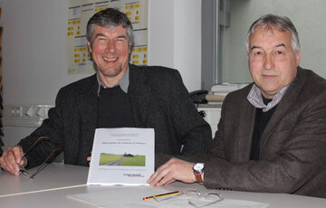Ein Hilfsangebot fr Landwirte gibt es ber das Landratsamt Ravensburg. Ansprechpartner sind Michael Jeske (l.) und Franz Pfau. Der Ansatz: Solider Sachverstand und ein engmaschiges Netzwerk. 
