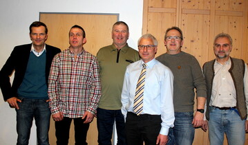 Zufriedene Gesichter beim neu gewhlten MEG-Vorstand (v.l.) mit Norbert Memer, erster Vorsitzender; Erwin Grabherr, zweiter Vorstand; Ottmar Jrg, langjhriger Vorsitzender und Walter Mller, dritter Vorstand. Links im Bild Markus Seemller, Bayern MeG und Jrgen Geyer, VMB (rechts)