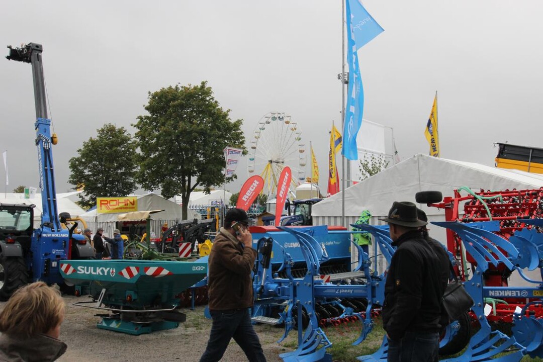 Die landwirtschaftliche Ausstellung im Freigelnde deckt das gesamte Spektrum der Auenwirtschaft ab. 
