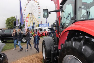 Die Muswiese mit landwirtschaftlicher und gewerblicher Ausstellung luft vom 6. bis 11. Oktober - typisch fr 2018: das Riesenrad, das alle zwei Jahre aufgestellt wird. 