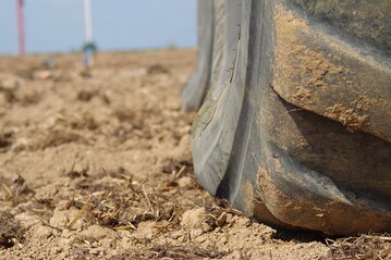 Niedrige Reifendrcke verhindern hauptschlich, dass der Druck nicht tief in den Boden gelangt.