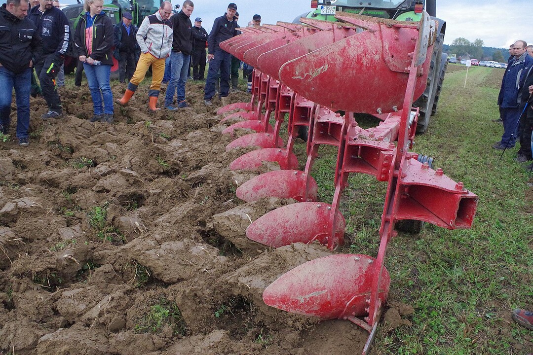 Der Schlpflug verfgt ber sieben Schare.