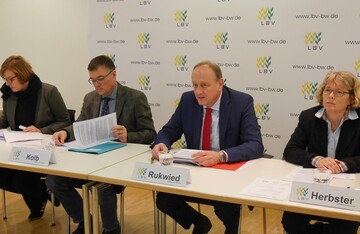 Prsident Joachim Rukwied vom Landesbauernverband (LBV) erlutert vor den Medien am 17. Dezember 2019 in Stuttgart die Unternehmensergebnisse 2018/19 der landwirtschaftlichen Haupterwerbsbetriebe in Baden-Wrttemberg