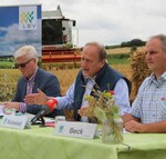 Ernteauftakt mit Pressegespräch im Kreis Ludwigsburg: DBV-Präsident Joachim Rukwied (Mitte), Landwirt Rüdiger Beck (r.) und DBV-Pressesprecher Dr. Michael Lohse