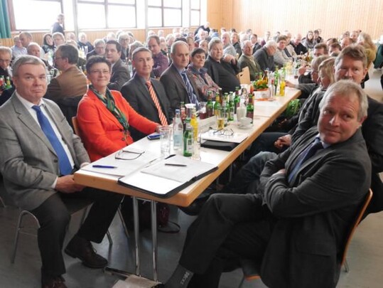 Viel Prominenz beim Kreisbauerntag Calw; links Kreisgeschftsfhrer Gnther, rechts Kreisvorsitzender Grohans.