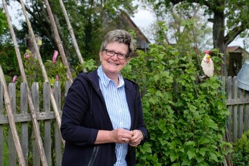Margret Raible aus Vollmaringen in ihrem Nutzgarten.