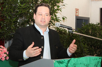 Landwirtschaftsminister Alexander Bonde spricht als Hauptredner auf dem Bauerntag im Enzkreis