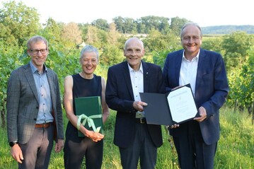 Von links: Marco Eberle, Hauptgeschftsfhrer des Landesbauernverbandes, Hanna und Heiner Krehl, Prsident Joachim Rukwied