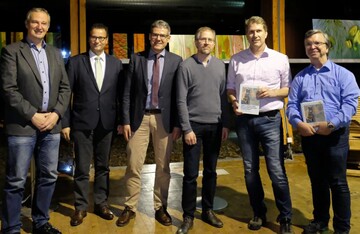 Gestalter der Buchvorstellung von links: Verleger Matthias Ulmer, Landwirtschaftsminister Peter Hauk, Autor Dr. Ulrich Schraml, Lektor Ulf Mller, Herausgeber Dr. Marco Heurich und Jochen Schumacher.