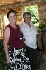 Frau Schick und die Organisatorin der Gartenfahrt, Rita Goller (r)