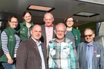 Das Team: Julia Kottler, Ida Hartmann, Andeas Schunter, Ariane Amstutz (Reihe hinten v. l.), Kreisgeschäftsführer Helmut Bleher, Rainer Müller und LBV-Vizepräsident Klaus Mugele (nicht auf dem Foto) Andreas Müller und Johannes Schunter