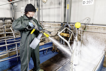 Mit der neuen Becher-Schaumlanze Duo Advanced von Krcher lsst sich nicht nur Schaum ausbringen, sondern auch ohne Sprhlanzenwechsel auf Hochdruckstrahl umschalten.