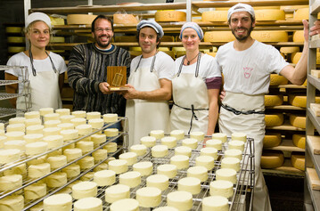 Das Bild zeigt das Siegerteam der Hofkserei (v.l.n.r.) Eva Kusterer, VHM-Geschftsfhrer Marc Albrecht-Seidel, Stephan Ryffel, Claudia Ryffel, Frdrik Gunther. 