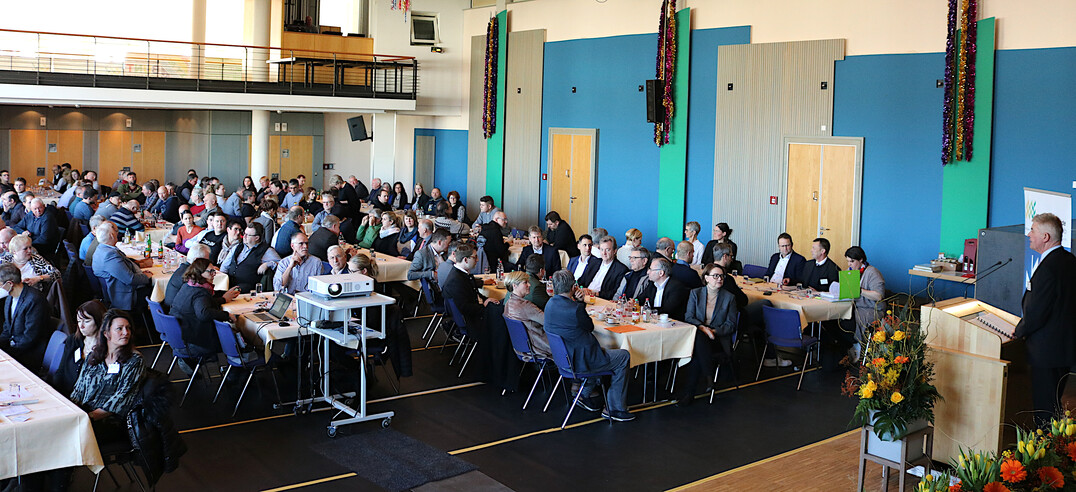 Volle Stadthalle in Hechingen: Alexander Schfer, Vorsitzender des Kreisbauernverbandes Zollernalb, konnte zum Bauerntag am 3. Februar zahlreiche Gste und Mitglieder begren.